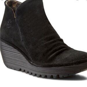 FLY LONDON Yip Bootie Black Suede Size 39